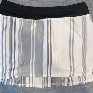 Lululemon tennis skirt size 6 Tall